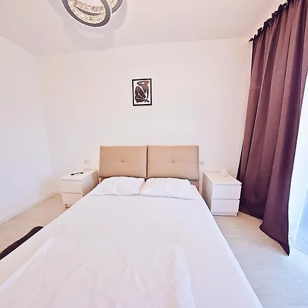 Alexis Spacious Modern Apartment *